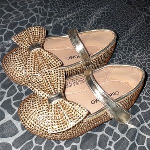 Worn once for Easter picture’s, great condition!